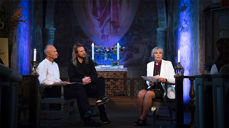 Odd Jarle Eidner (f.v) og Alf Kjetil Walgermo fortalte om sine tap- og tvilshistorier i samtalen med biskop Herborg i Stiklestad kirke. (Foto: Espen Storhaug)