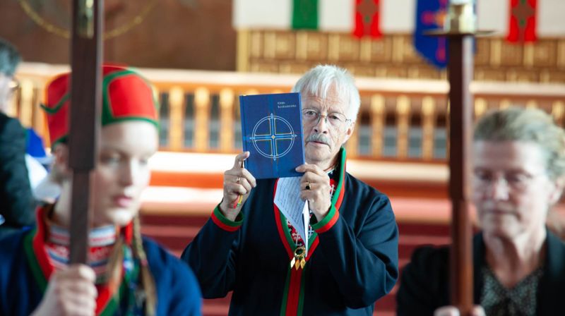 Bierna Leine Bientie begynte å oversette Bibelen til sørsamisk, da han var på vei til å bli prest for 40 år siden.