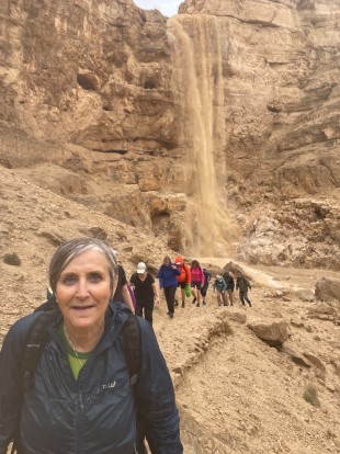 Biskop Herborg møtte på regn i Wadi Qelt, Dødsskyggens dal..jpeg