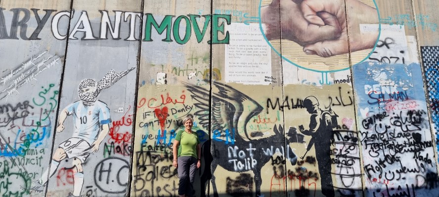 Biskop Herborg ved muren på Vestbredden.