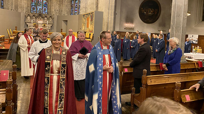 Biskopene Herborg Finnset og Halvor Nordhaug (Bjørgvin) deltok i feiringen av den økumeniske jubileumsgudstjenesten i Bergen domkirke under «Sunivafestivalen». (Foto: Jens Meyer)