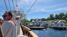 Her seiler Verdiseglasen inn Klostervågen til Halsnøy. Alle foto: Biskop Herborg Finnset