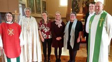 Medvirkende under visitasgudstjenesten i Leka. Fra venstre: Sokneprest Donata Faustmann, biskop Herborg Finnset, Kristin Floa, Sylvia Wågheim, Beathe Mårvik, organist Fredrik Skreddernes og prost Håkon Daniel Beyer Olaussen. (Foto: Inge Torset) 