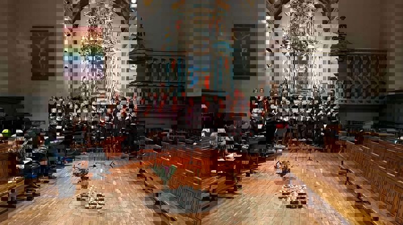 Byåsen sangkor i Vår Frue kirke under VM.