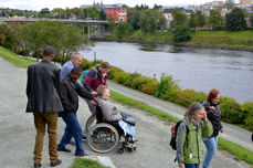 Pilegrimsvandringen langs Nidelven var tilrettelagt for alle. Noen gikk til fots, andre brukte rullator eller rullestol. Og alle nådde målet! (Alle foto: Britt Arnhild Wigum Lindland)