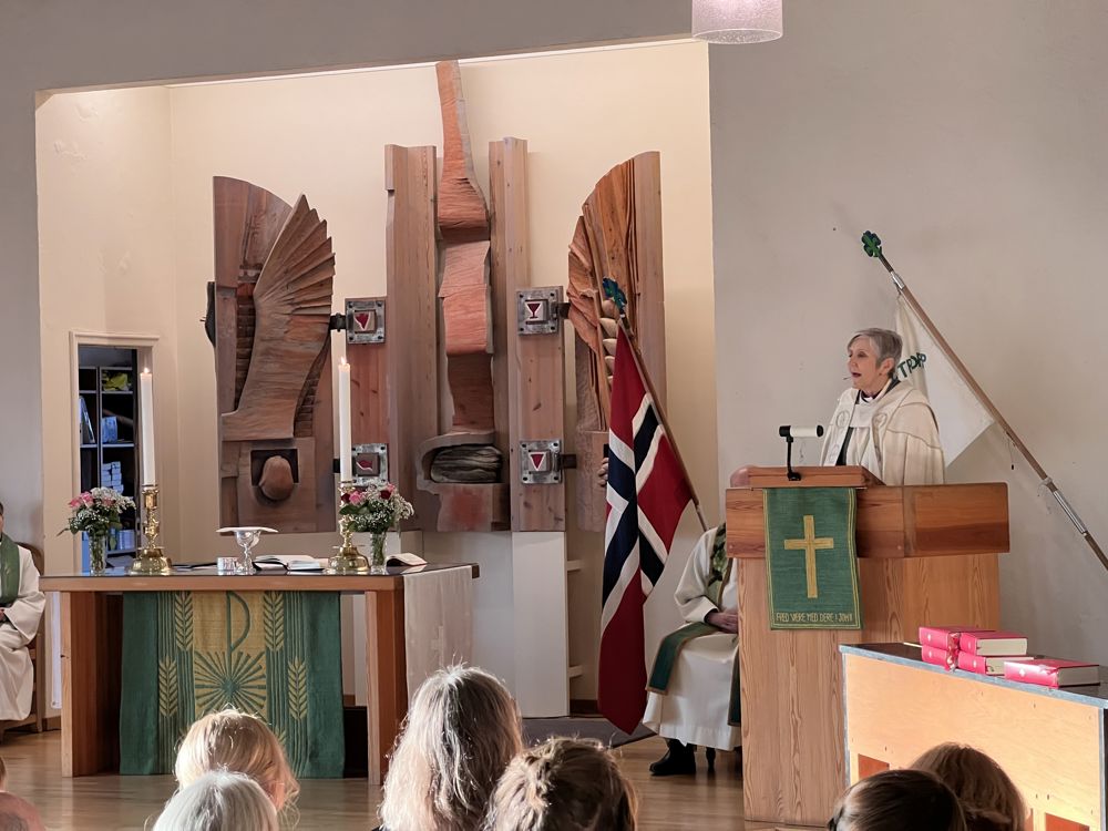 Fra visitasgudstjenesten i Charlottenlund kirke