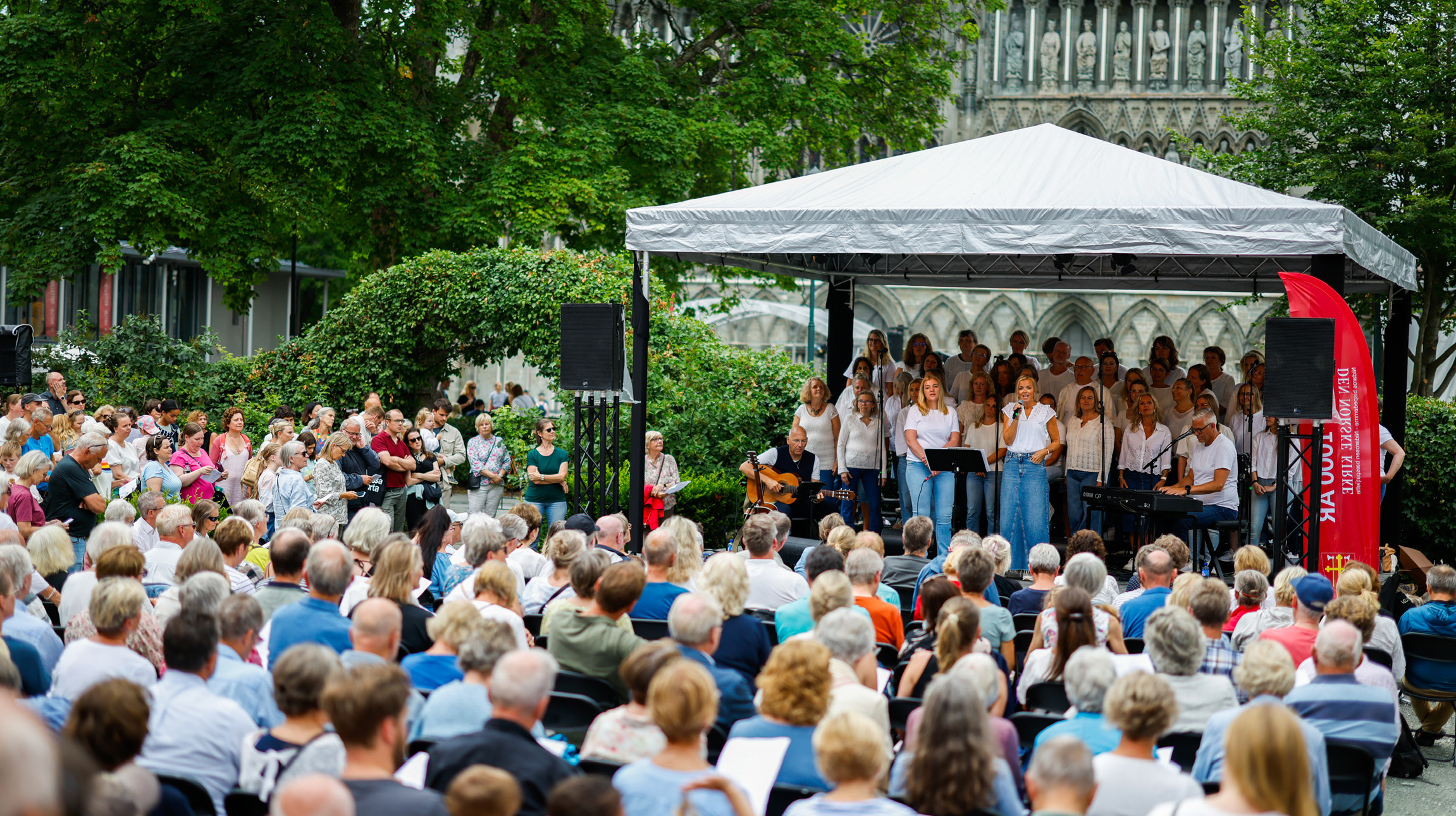 Gospel Explosion fylte Kirkehagen under Olavsfest 2025. (Foto: Maria Saxegaard)