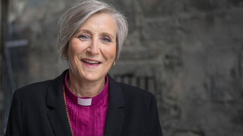 På trua laus: Rekker et fadervår fra borggården til bispekontoret