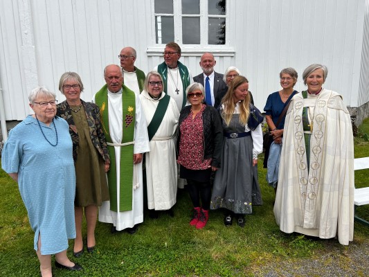 Maria Stoltsmo, Astri Wessel, Oddbjørn Stjern, Jon Nilsen, Birgith Østnes, Dagfinn Thomassen, Jorunn Tøndel, Morten Juul, Ellbjørg Reiten, Jorunn Wæge, Mariann Espeland, biskop Herborg Finnset.
