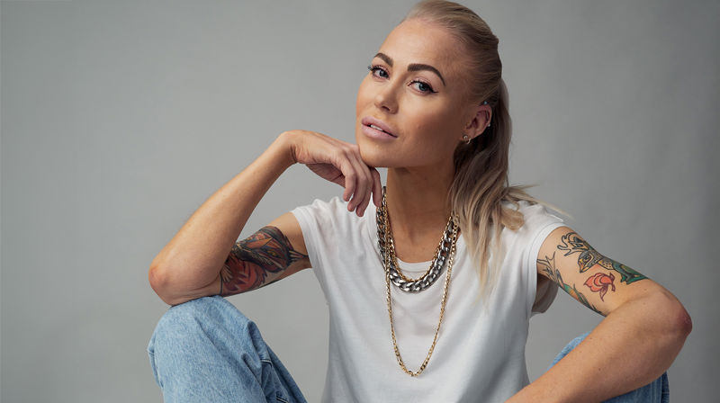 På trua laus: Kommentatorens kamp