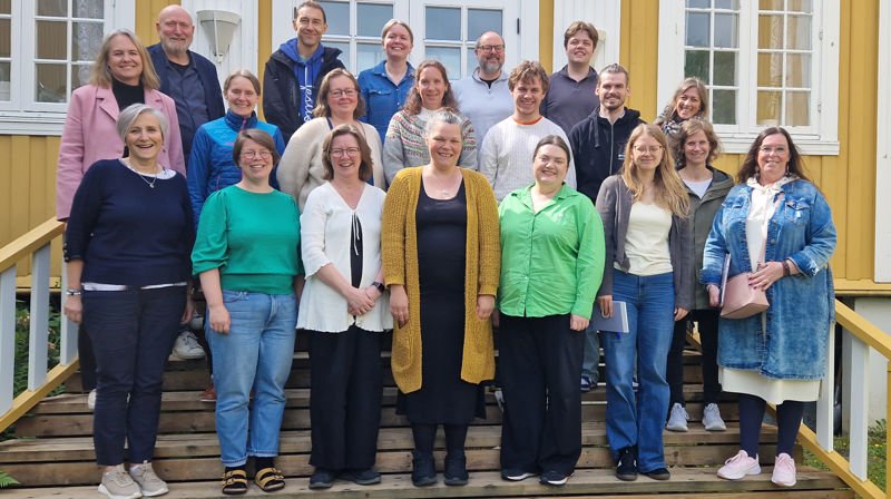 Deltagere og ansatte knytta til Nidaros. Øverst fra venstre; Håkon Olaussen, Bjørn Andersen, Astrid Åsum og Magnus Vestvik. I midten fra venstre: Ingvil Løvik, Ina Myrvang Nilsen, Sigrid Egtvedt, Ingrid Fossan Norum, Oscar Østern, Erik Jensen Misje og Eldfrid-Marie Hollevik Bakken.  Foran fra venstre: biskop Herborg Finnset, Tonje Stølan, Inger Synnøve Gjære, Ane Thyvold Ranøien, Anne Lise Malum Dypedal, Julia Marie Hadland, Elisabeth Dios og Tone Rose Birkeland.