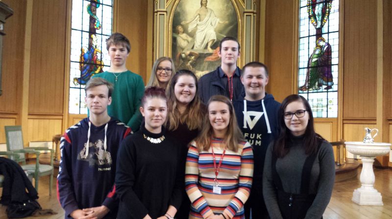 Ungdomsrådet 2016-2017. (Første rekke fra venstre.) Benjamin Ellingsen, Tale-Iren Knutsen, May-Eldri Hanssen, Maria Graff. (2. rekke fra venstre) Oda Mortensen (leder), Jørgen Johnsen, (3. rekke fra venstre) Håkon A. Solum, Johanne S. Grønbeck, Martin Rimstad