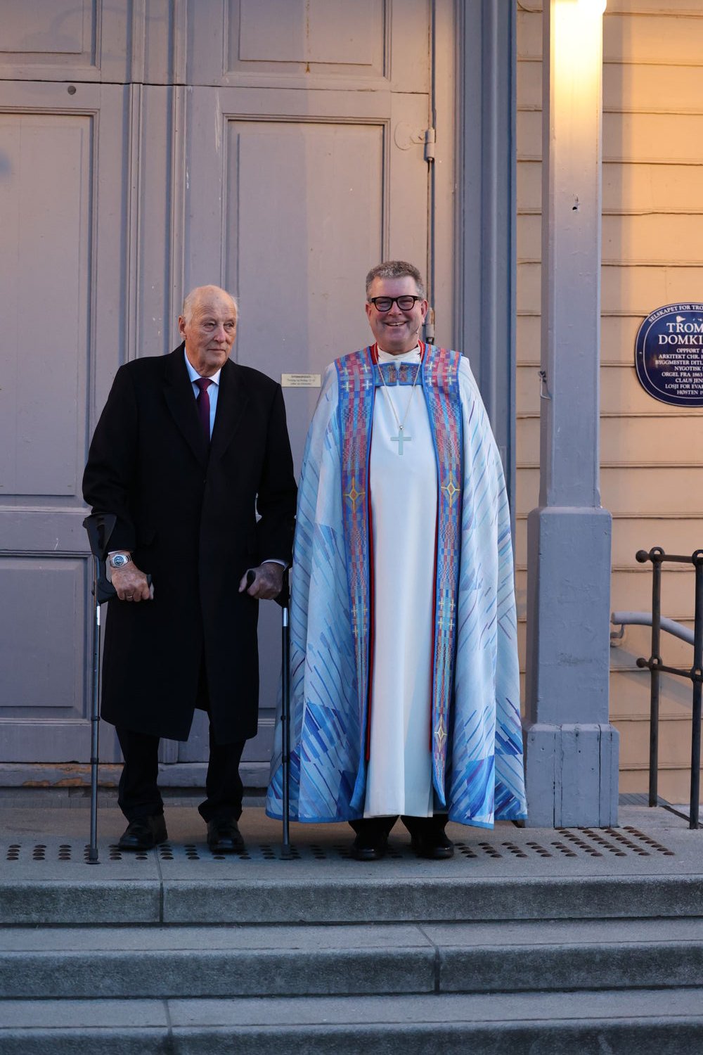HM Kongen og Biskop Stig Lædene. Bispevigsling 7.12.2025. Foto Anders Emil Kaldhol/Den norske kirke