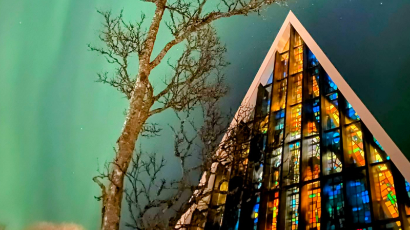 Nordlyset over Ishavskatedralen. Foto: Kath-Maiken Lorentsen