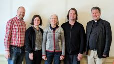 Fra venstre: Rådgiver teologi Jon Marius Kobro Hammer, May-Brit Lund, Turid Ekeland, Jesper Alvær og fungerende biskop Stig Lægdene. Foto: Rodmire Larsen