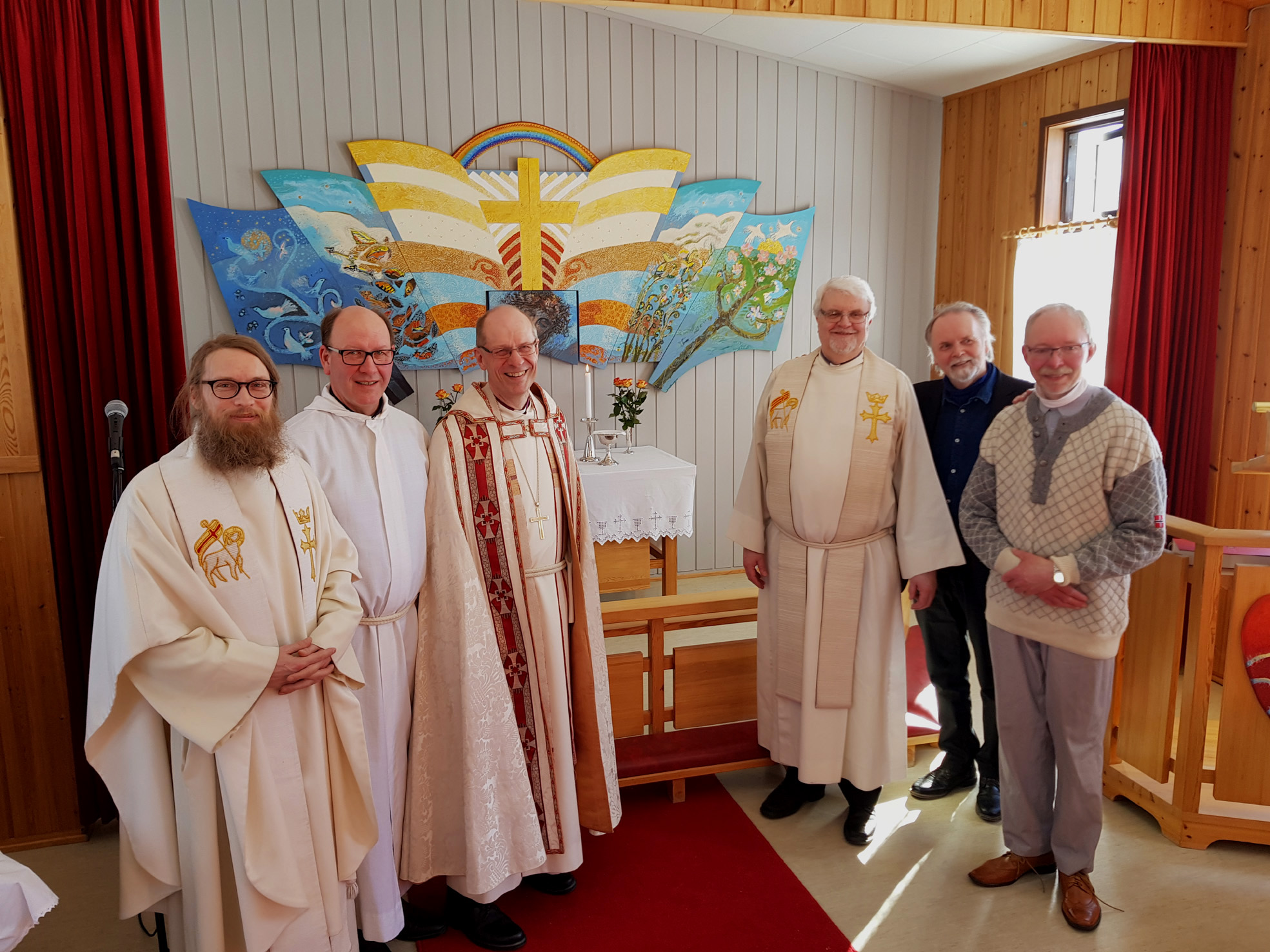 Sokneprest Morten Fredrik Hagen, kantor Ivar Jarle Eliassen, biskop Olav Øygard, prost Sigurd Skollevoll, kunstner Svein Arild Berntsen og leder for Reindalen kirkeforening Per-Audun Ditlevsen