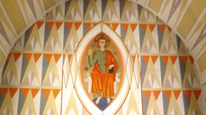 Den nye soknepresten i Vadsø vil få gleden av å stå for alteret under denne alterveggen