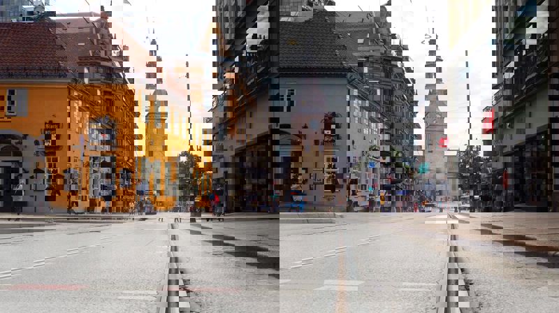 Elsk din neste! Om krig og vern