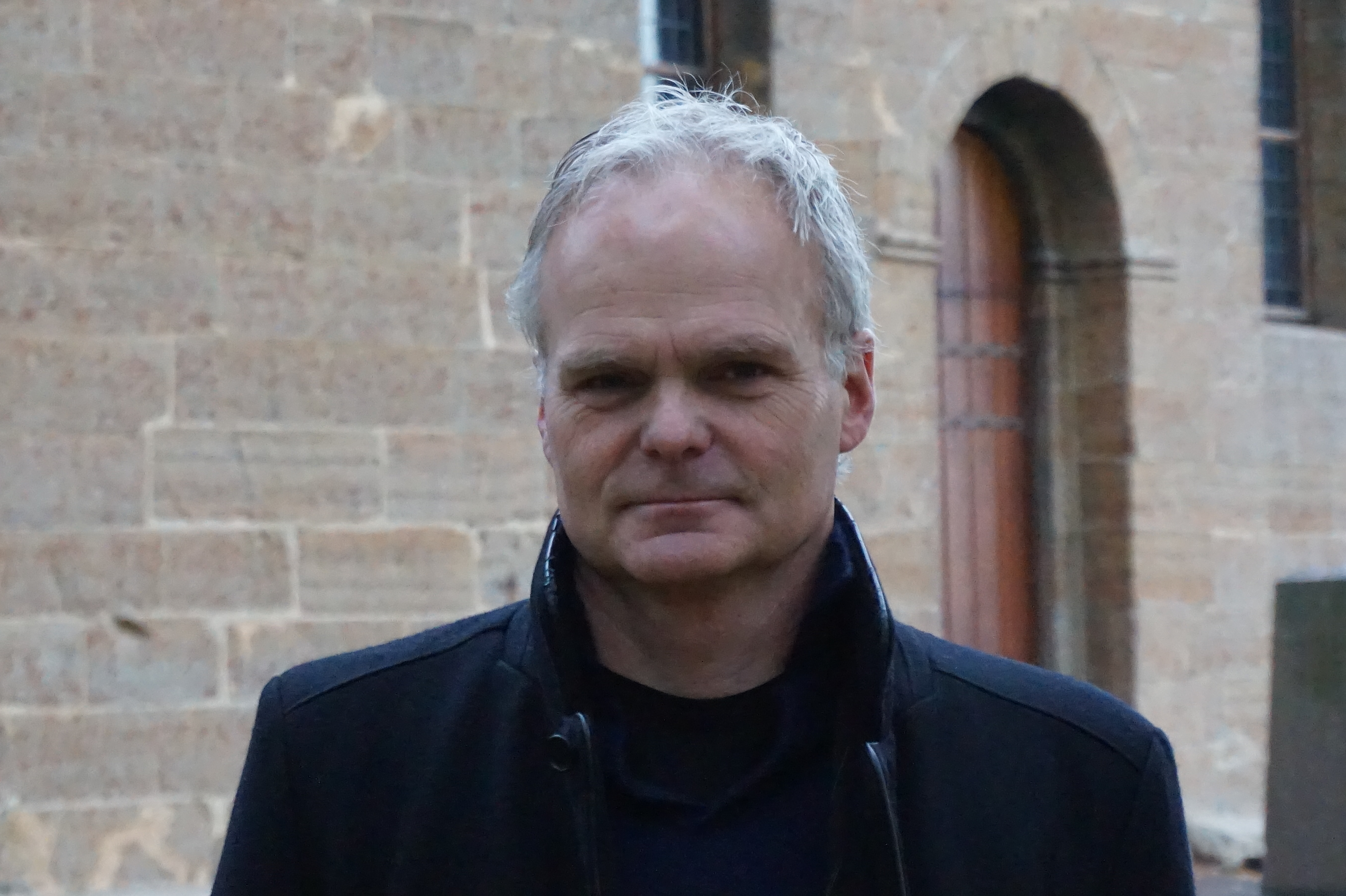 Kulturrådgiver Knut Erik Tveit inviterer til Påske & Pasjon i Mariakirkeruinene.