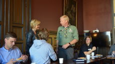 Fung. biskop Anne-May Grasaas hilser på alle deltagerne. Foto: Oslo bispedømme