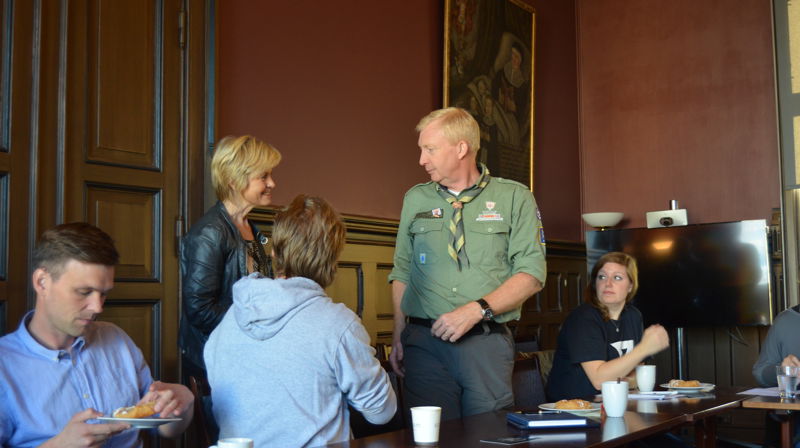 Fung. biskop Anne-May Grasaas hilser på alle deltagerne. Foto: Oslo bispedømme