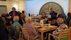 Biskop Kari Veiteberg er denne uken på visitas i Kampen og Vålerenga menigheter. Her på Gubbelagsmøte og Åpent hus. Sammen med sokneprest i Kampen, Marit Skjeggestad.