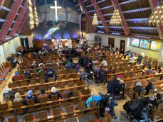 Populært: Det ble godt med folk i Torshov kirke da Ragna Ringdal dagsenter var på besøk. Foto: Johannes Ek Reindal