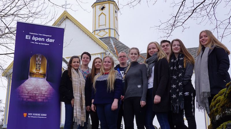 Det nyvalgte ungdomsrådet i Sør-Hålogaland bispedømme består av: Jenny Lovise Jensen (Saltstraumen menighet), Audun Arnsby (Rønvik menighet), Melinda Dorothea Eriksen (Buksnes menighet), Ingrid Olsen (Værøy menighet), Fredrik Eilertsen (Innstranden menighet), Victoria Tobiassen (Bodø domkirkes menighet), Randi Smeplass (Bodin menighet), Marius jakobsen (Skjerstad og Misvær menighet), Astrid Elise Johanne Sjøen (Buksnes menighet), Karoline Steinholt (Rønvik menighet). Foto: Bernt Aanonsen