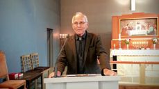 Helge Stangnes i Stamsund kirke. Foto: Privat