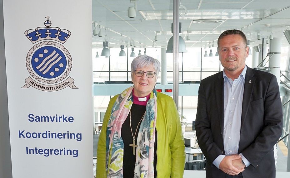 Biskop Jusnes sammen med Bent-Ove Jamtli, avdelingsdirektør HRS