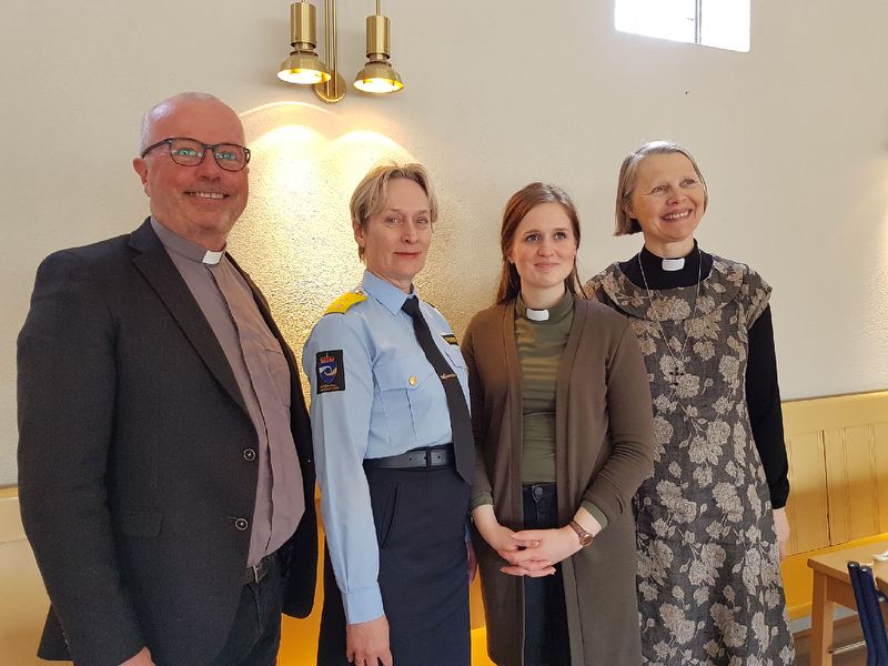 Et solid samarbeidsteam avbildet under kirkekaffen. Daglig leder i stiftelsen Kirkens bymisjon Egil Arnsby, leder i Bodø fengsel Marte Helness, fengseldiakon Christina Ellefsen og domprost Elin Vangen