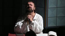 Hans-Erik Dyvik Husby i rollen som Petter Dass, Foto: Trond Carlsen