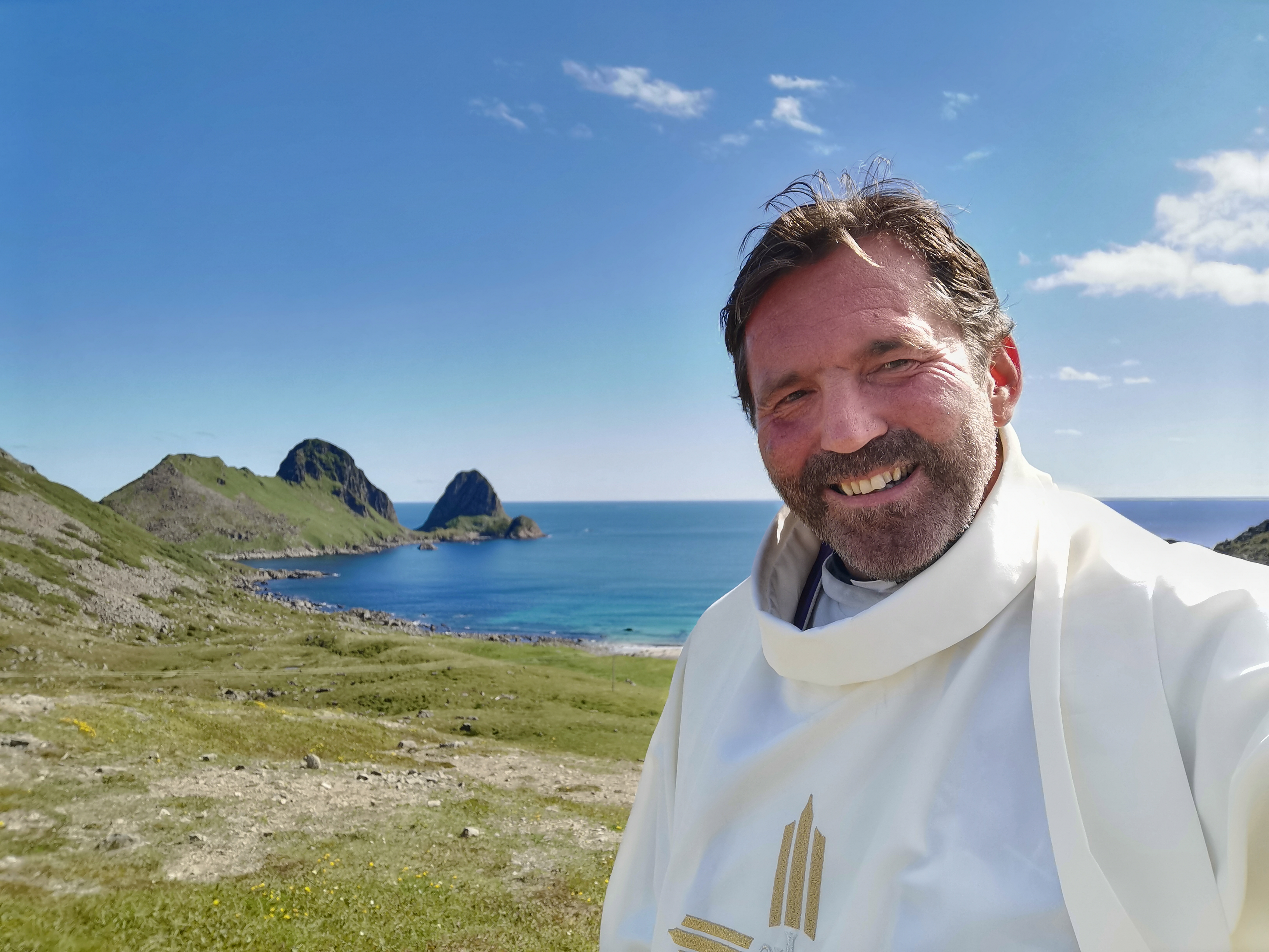 Fredrik Øverland kjenner Vesterålen godt, setter pris på naturen og liker godt det gode folkelynnet her nordpå.