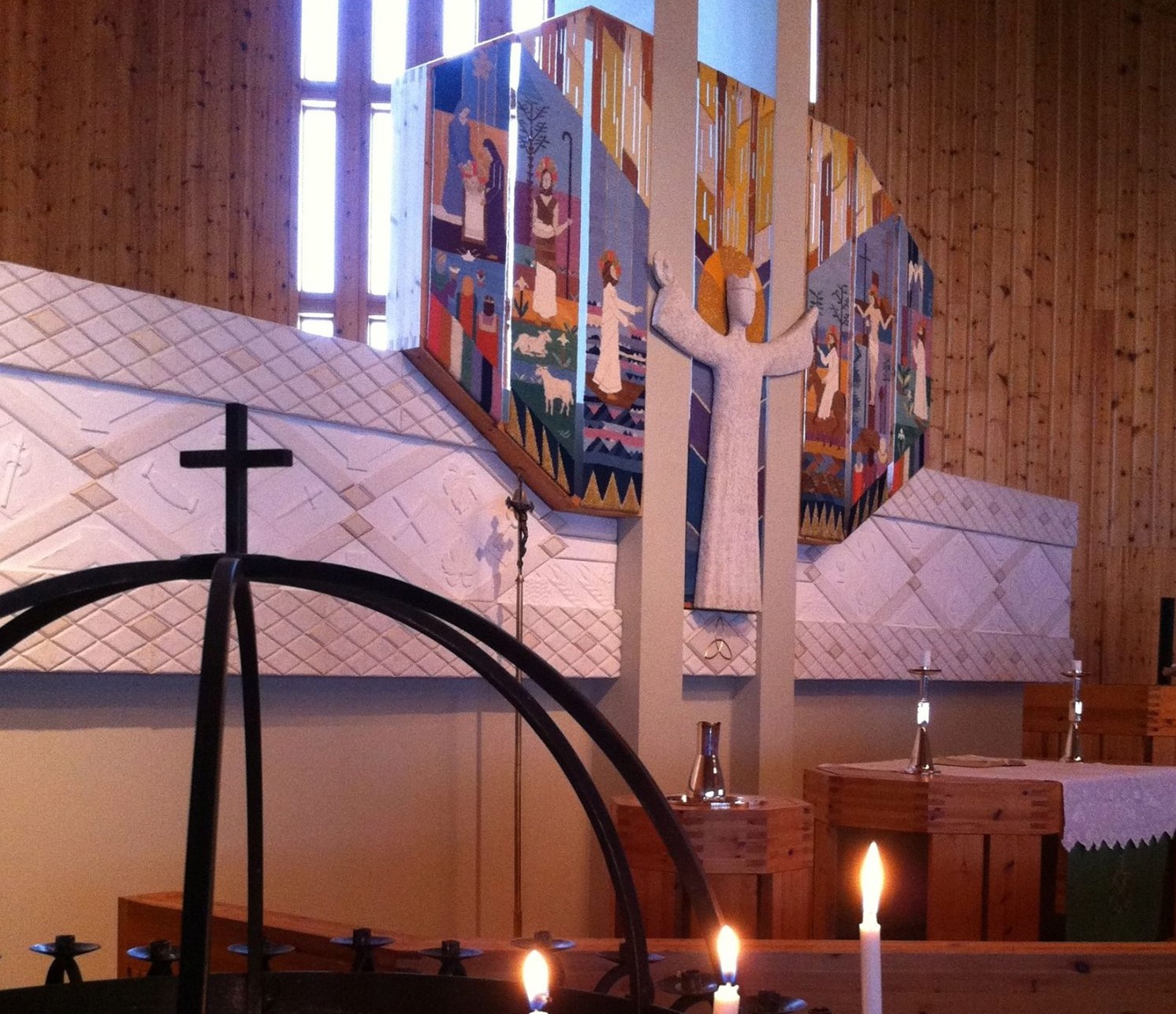 Alterpartiet i Myre kirke. Foto: Evy Brun