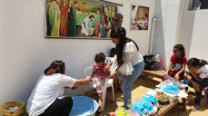 I Kairos «søppelby» gjør fotvask at barna blir sett og elsket – og at de får en viktig helsesjekk. Foto: Heidi Aanensen