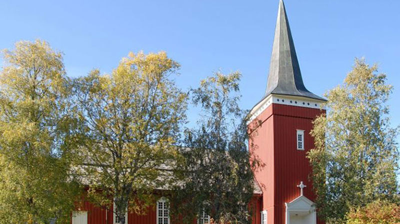Elsfjord kirke. Foto: Kirkesøk.no