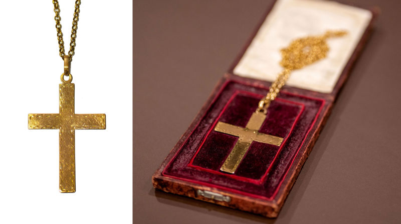 Ett av fem bispekors i gull, en gave fra Prins Carl Johan i 1815. Foto: Sør-Hålogaland bispedømme