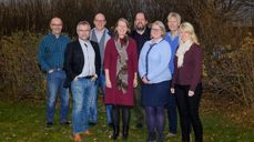 Valgrådet var samlet til første møte 2. november. Første rekke fra venstre: Vikleik Aas, Marta Botne, Line Elisabeth Aaselid, Ine Kristin Risvik. Andre rekke: Omar Aardal, Tore Larsen, Arnt Håkon Nordkil, Bernt Aanonsen.