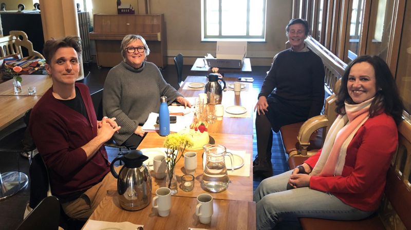 Juryen bestod av f.v. litteraturviter Espen Røsbak, Inger Vagle (prosjektleder for 900-årsjubileet i Stavanger bispedømme og Stavanger domkirke), biskop Anne Lise Ådnøy, kantor Gro Årsvoll og domkantor Arnfinn Tobiassen (bak kamera).