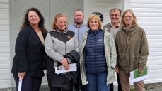 F.v.: Turid Tjessem fra biskopens kontor, Karin Axelsen fra Riksantikvaren, konsulent Rune Ramslien, Margreta Vik Stokke fra biskopen, kirkeverge Terje Sindland og Hege Sejnæs Eilertsen fra Riksantikvaren.