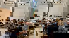 Ungdomspastor i Ålgård menighet, Joar Nåden Idsø, ledet forsamlingen i full fart gjennom Bibelen med bevegelser fra Bibelsporet.