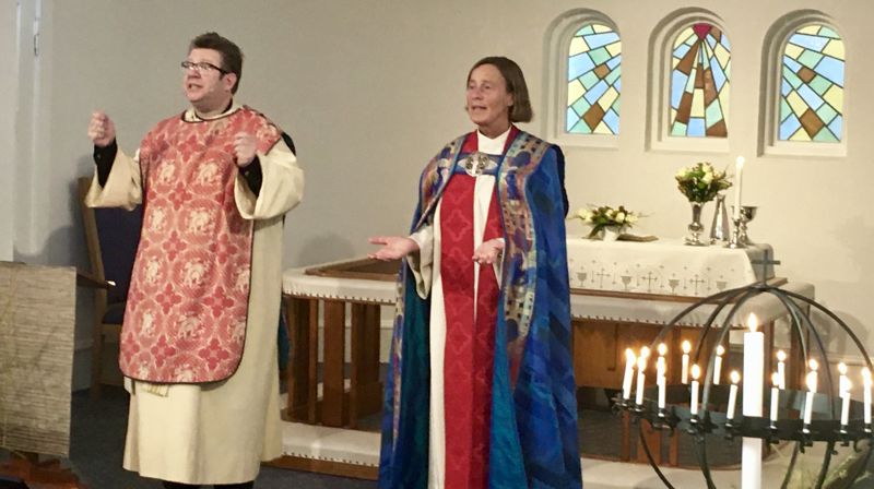 Sokneprest Leif Hadland og biskop Anne Lise Ådnøy.