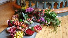 Det blir en fargerik og sanselig gudstjeneste, tilrettelagt for alle.