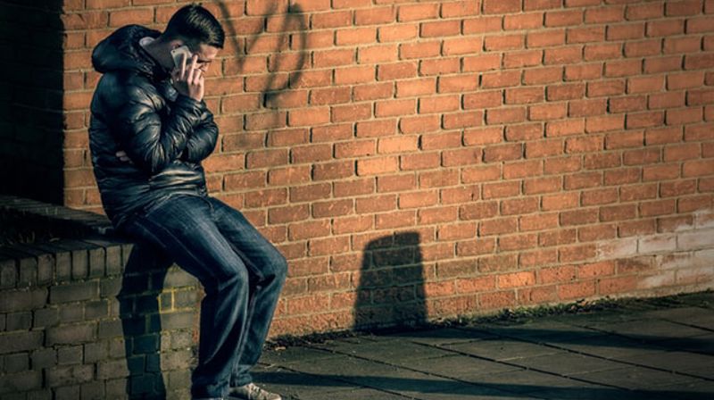 Diakoner, prester og andre kirkelig ansatte i vårt bispedømme tar gjerne en fortrolig prat på telefon eller chat for å gi trøst eller oppmuntring. Foto: James Sutton, Unsplash