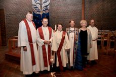 F.v.: sokneprest Jan Torrey, prost Stefan Emmerhoff, Bente Ulvestad, biskop Anne Lise Ådnøy, kulturrådgiver Ragnhild Halle og Svein Olav Sagstad. Foto: Einar Mestad