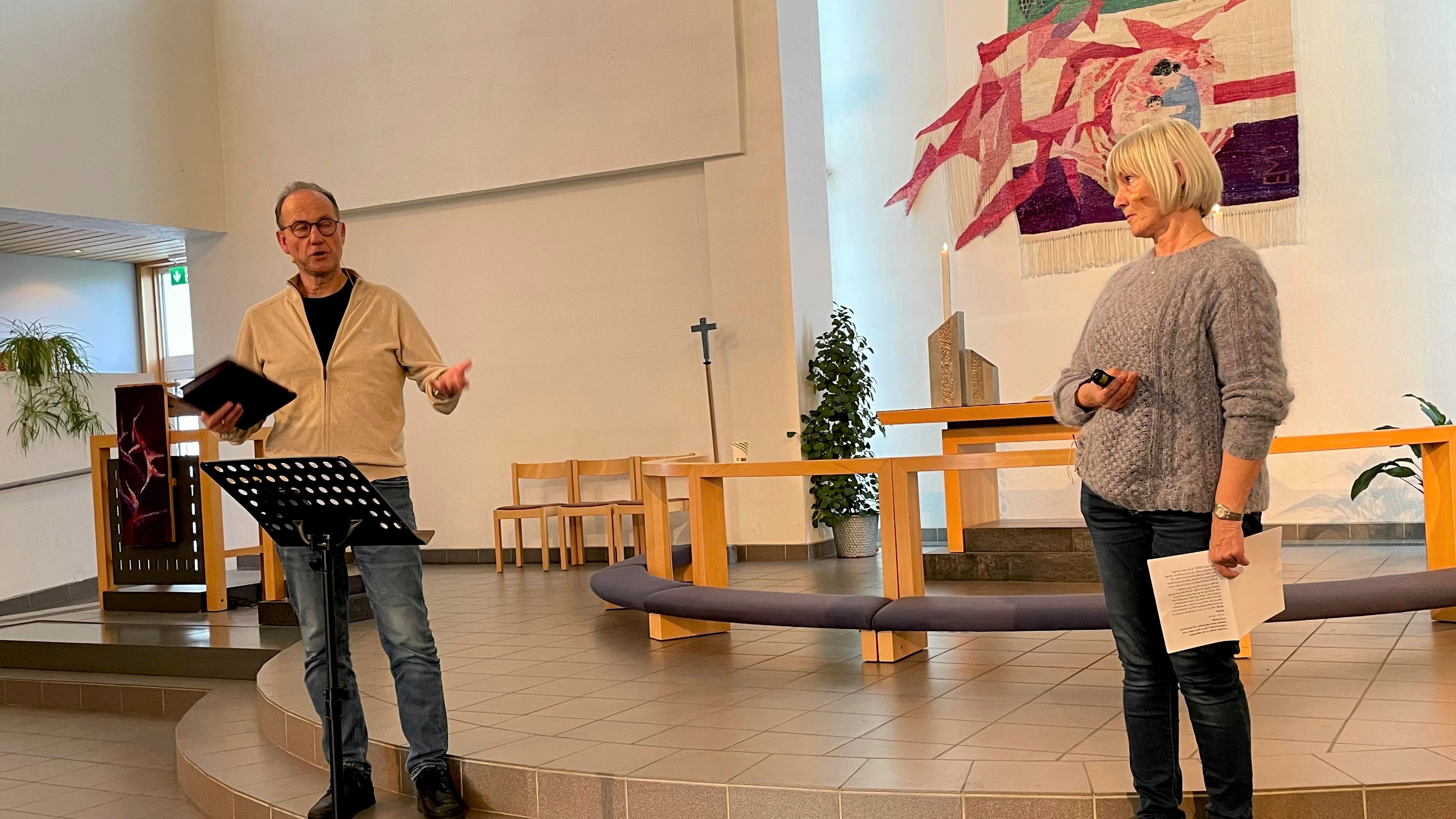 Arne Berge og Kirsti Melangen fortalte fra konfirmantarbeidet i Hinna menighet.