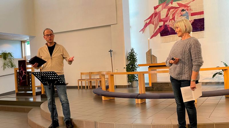 Arne Berge og Kirsti Melangen fortalte fra konfirmantarbeidet i Hinna menighet.