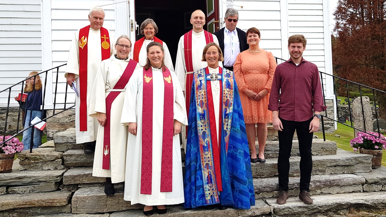 Foran: Helene Teistedal Vikre og Anne Lise Ådnøy. Bakerst fra venstre: Arne Aurdal, Marit Sofie Teistedal Vikre, Helga Haugland Byfuglien, Rune Steensnæs Engedal, Torleif Susort, Elise K. Høyvik og Kjetil Friestad.