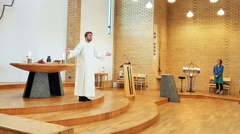 - Stort å få lede en gudstjeneste, synes Sindre Gelius Eikje etter gudstjenesten i Udland kirke.