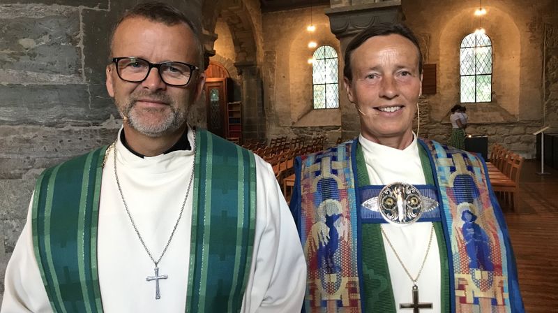 Domprost Stefan Emmerhoff og tidligere domprost, nå biskop Anne Lise Ådnøy etter innsettelsesgudstjenesten.